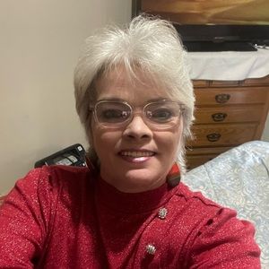 Meet your Posher, Lois